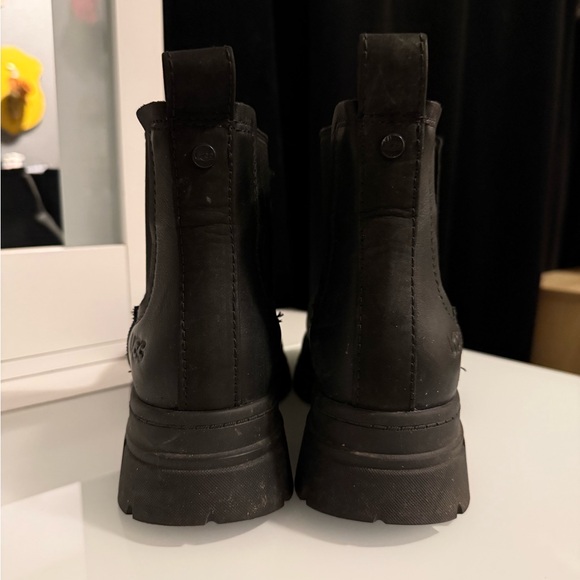 UGG Black Leather Chelsea Boots (Ashton Boots) - Picture 3 of 3